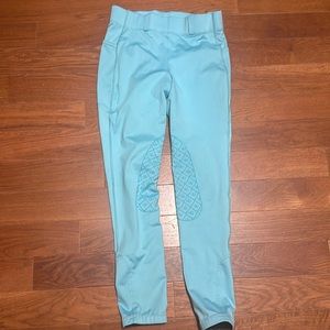 Ovation Blue breaches.